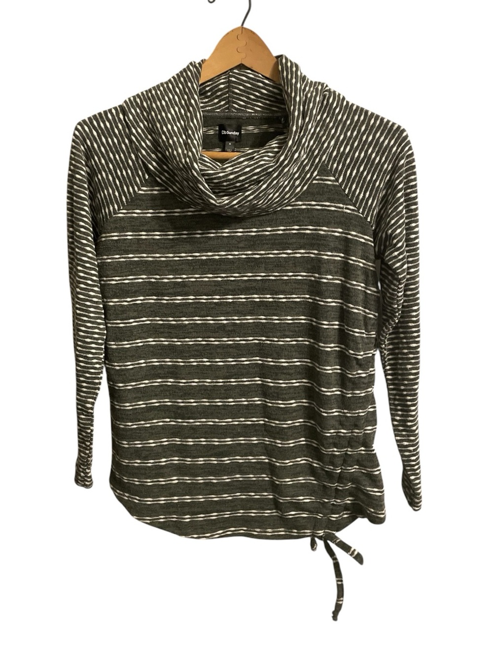 F5- small green sweater size S DB SUNDAY